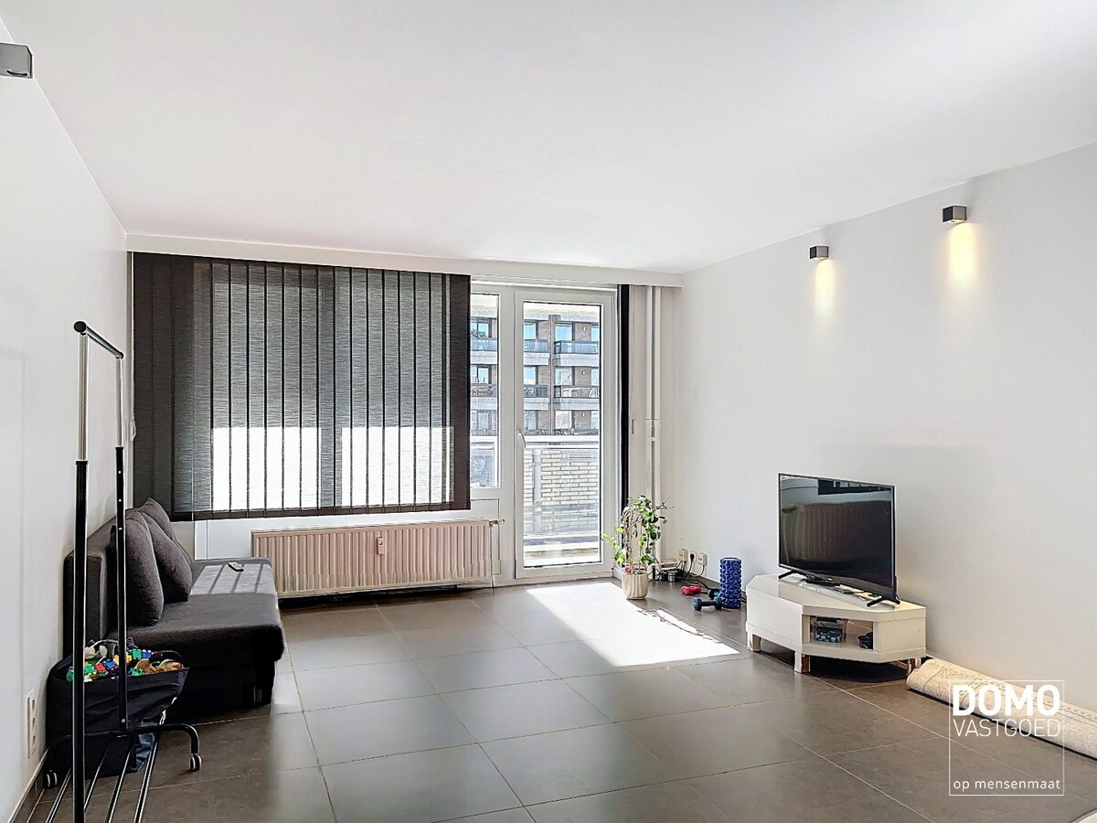 RUIM 2-SLAAPKAMERAPPARTEMENT MET TWEE TERRASSEN EN ENERGIELABEL B 