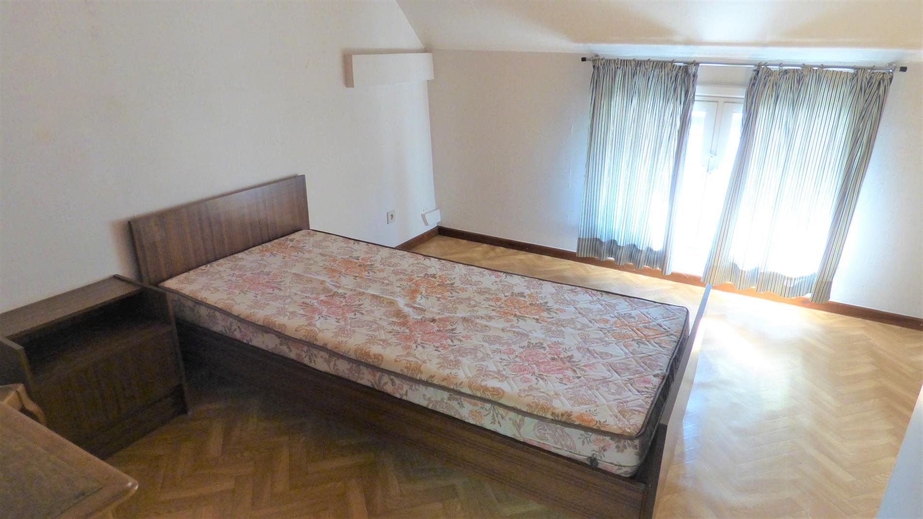 Charmante en verrassend ruime halfopen woning te Kuurne 