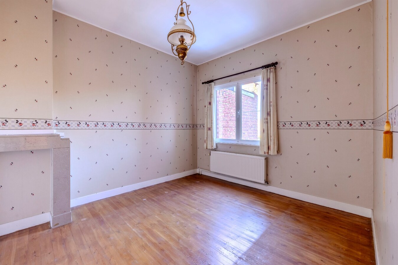 Te renoveren woning met 2 slpks en tuintje 