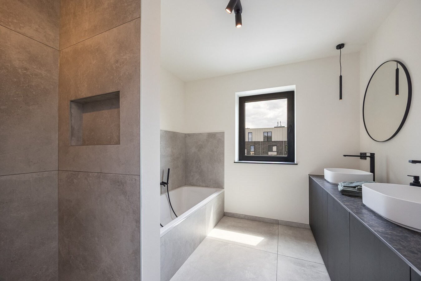 Energievriendelijke (A+) E-peil -5 nieuwbouwvilla in centrum Schilde met Zuid-tuin. 