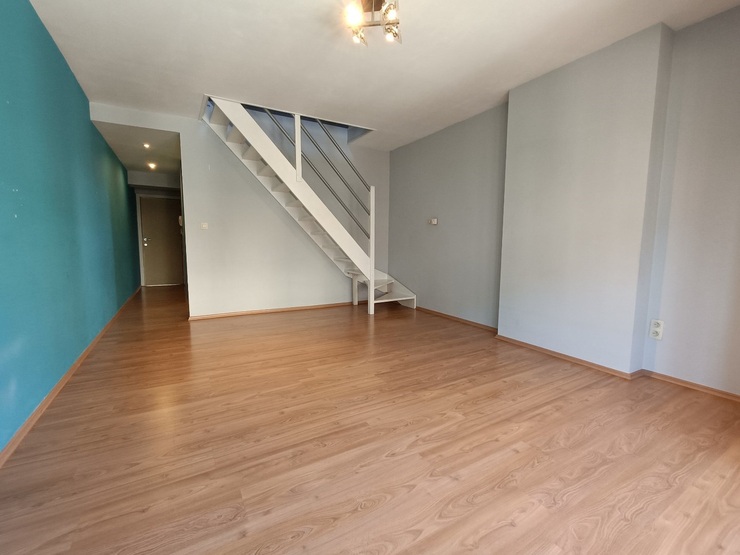 Appartement 2 - woonkamer met trap