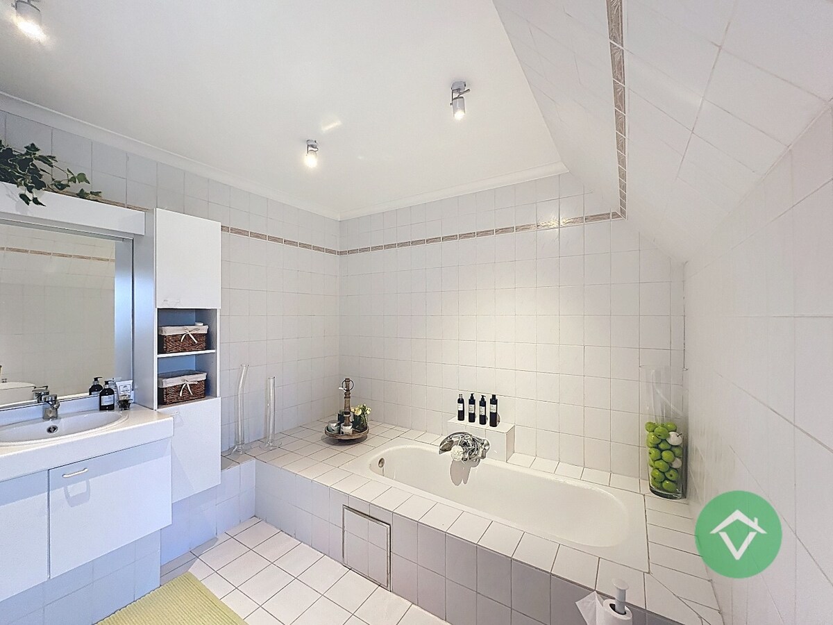 Exclusieve alleenstaande villa met zonnige tuin in een gegeerde woonomgeving te Koekelare 