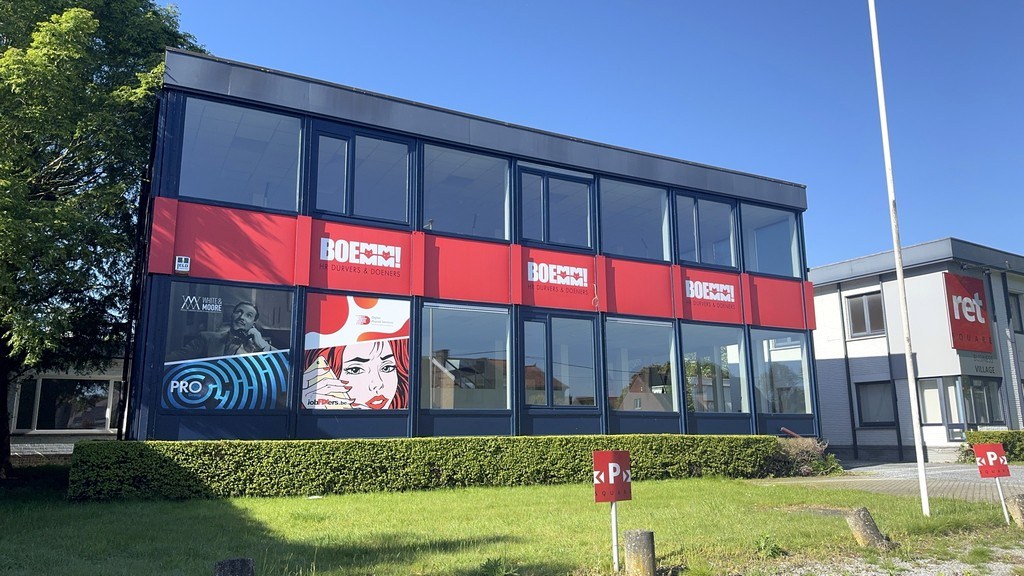 Ingedeelde kantoorruimte te huur vlakbij R4 en E40 in Drongen
