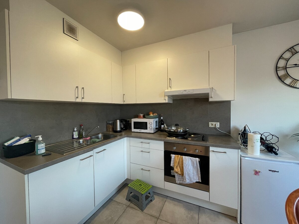 Nieuwbouwappartement met 1 slaapkamer en garage in centrum Roeselare max 1 persoon! 