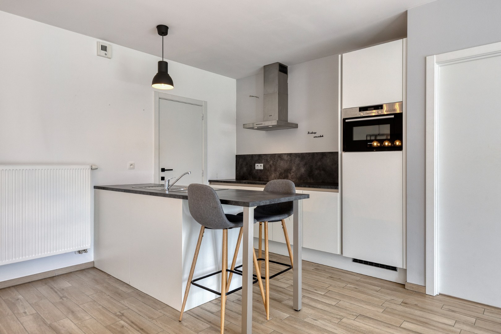 Instapklaar 1-slpk appartement te Laken 