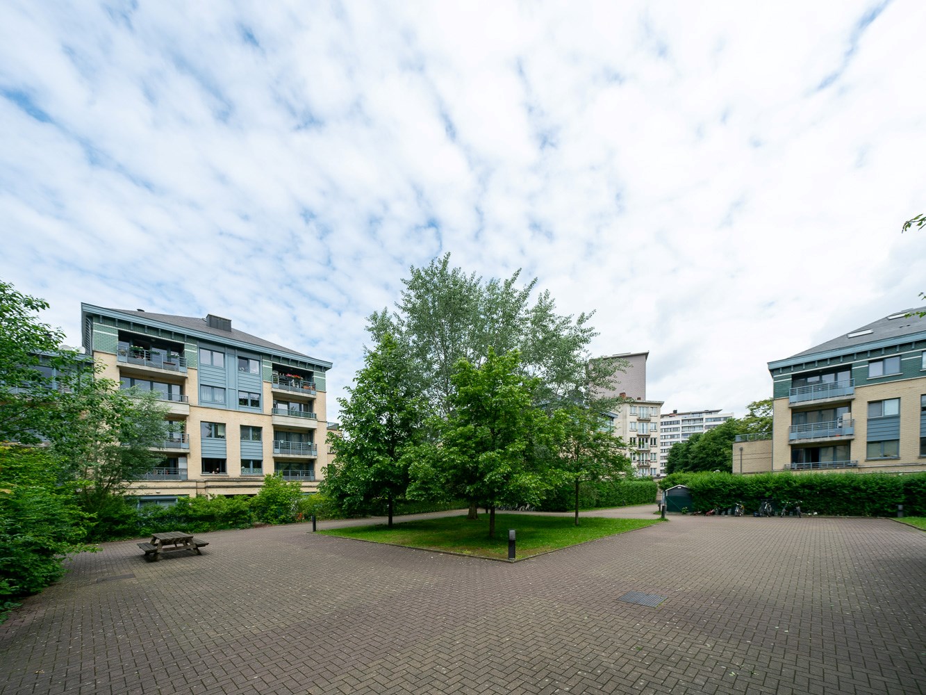 Recent 2-slaapkamer appartement met kelder 