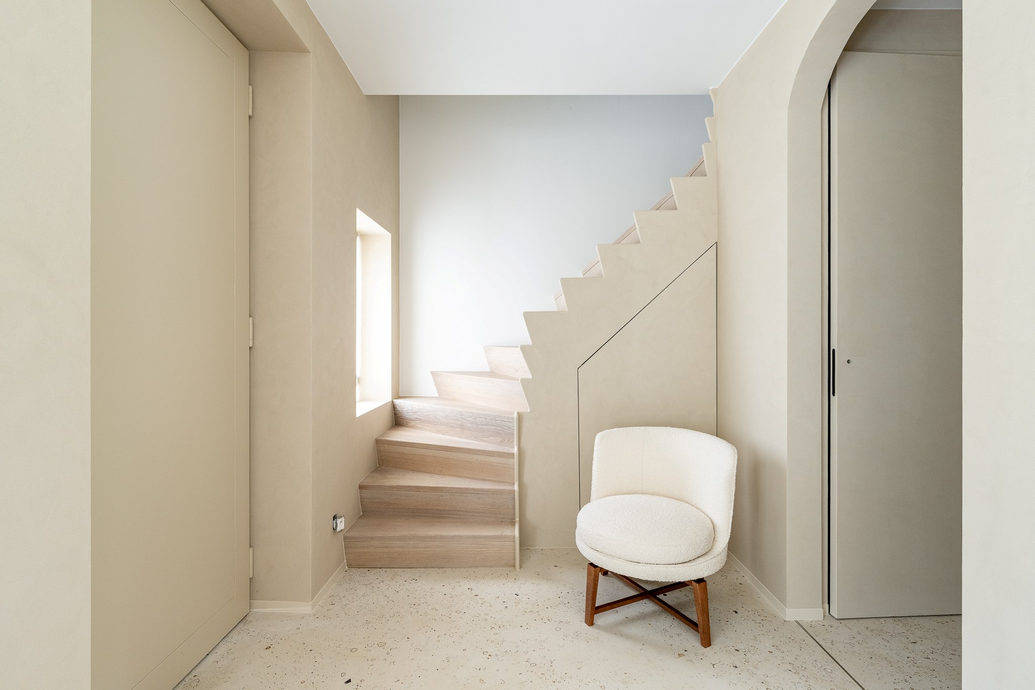 Très luxueuse et charmante villa jumelée rénovée, située à proximité du centre commercial de Knokke. 