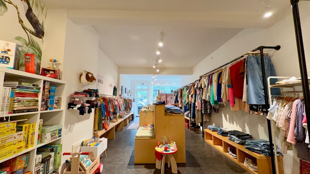 Commercieel gelegen handelsruimte te huur in Sint-Amandsberg