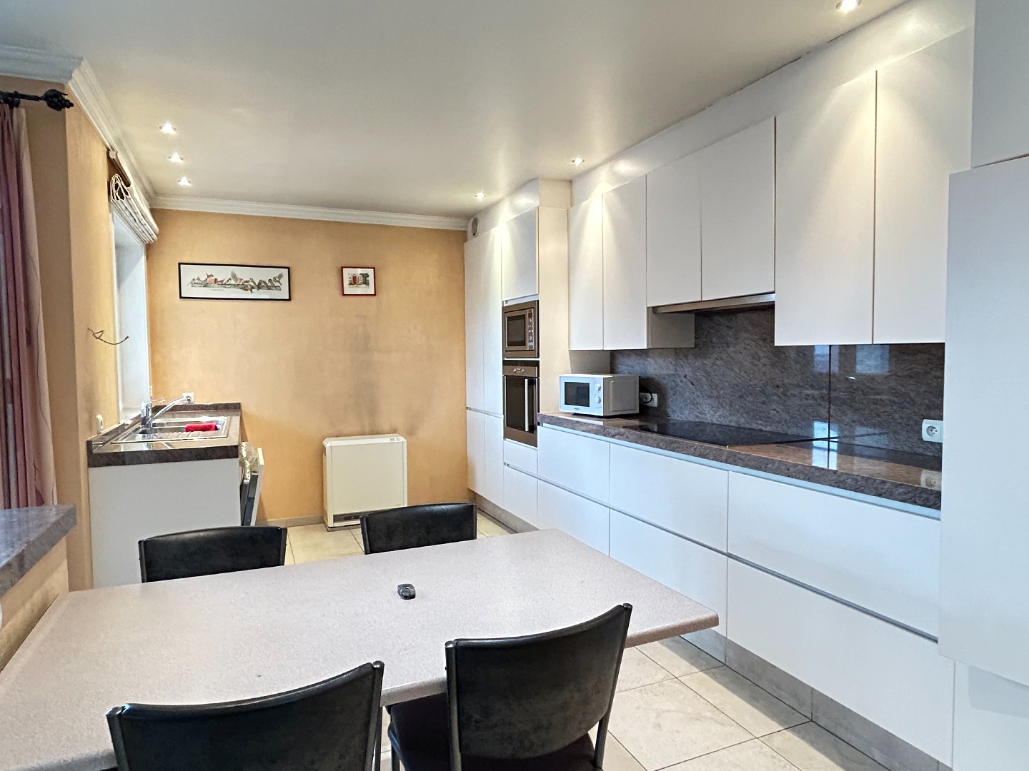 Prachtig hoekappartement met garage en private berging 