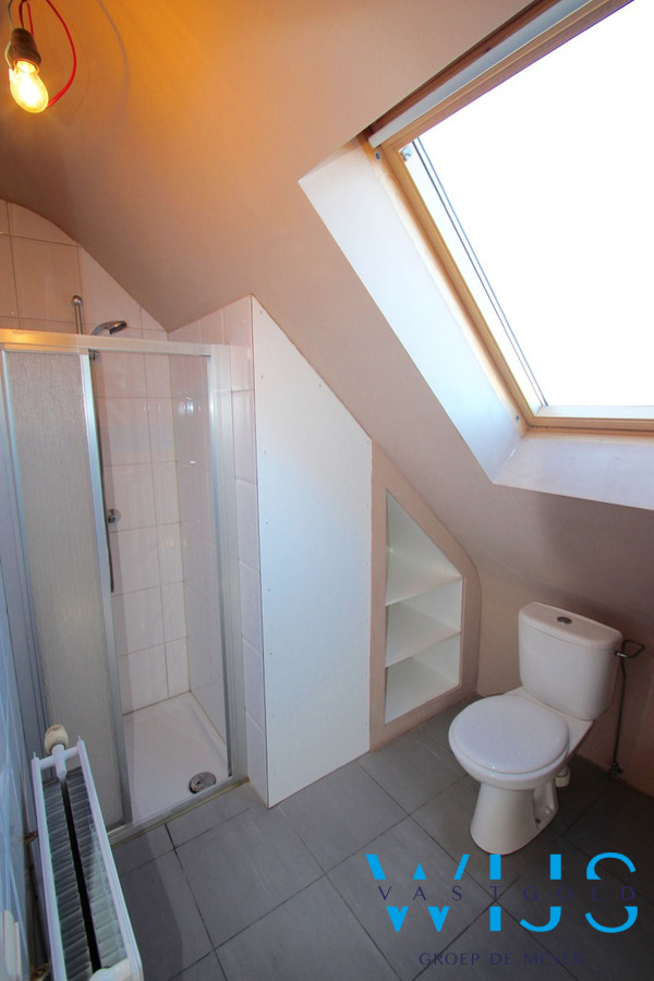 Zeer ruim lichtrijk appartement met 4 slaapkamers ! 