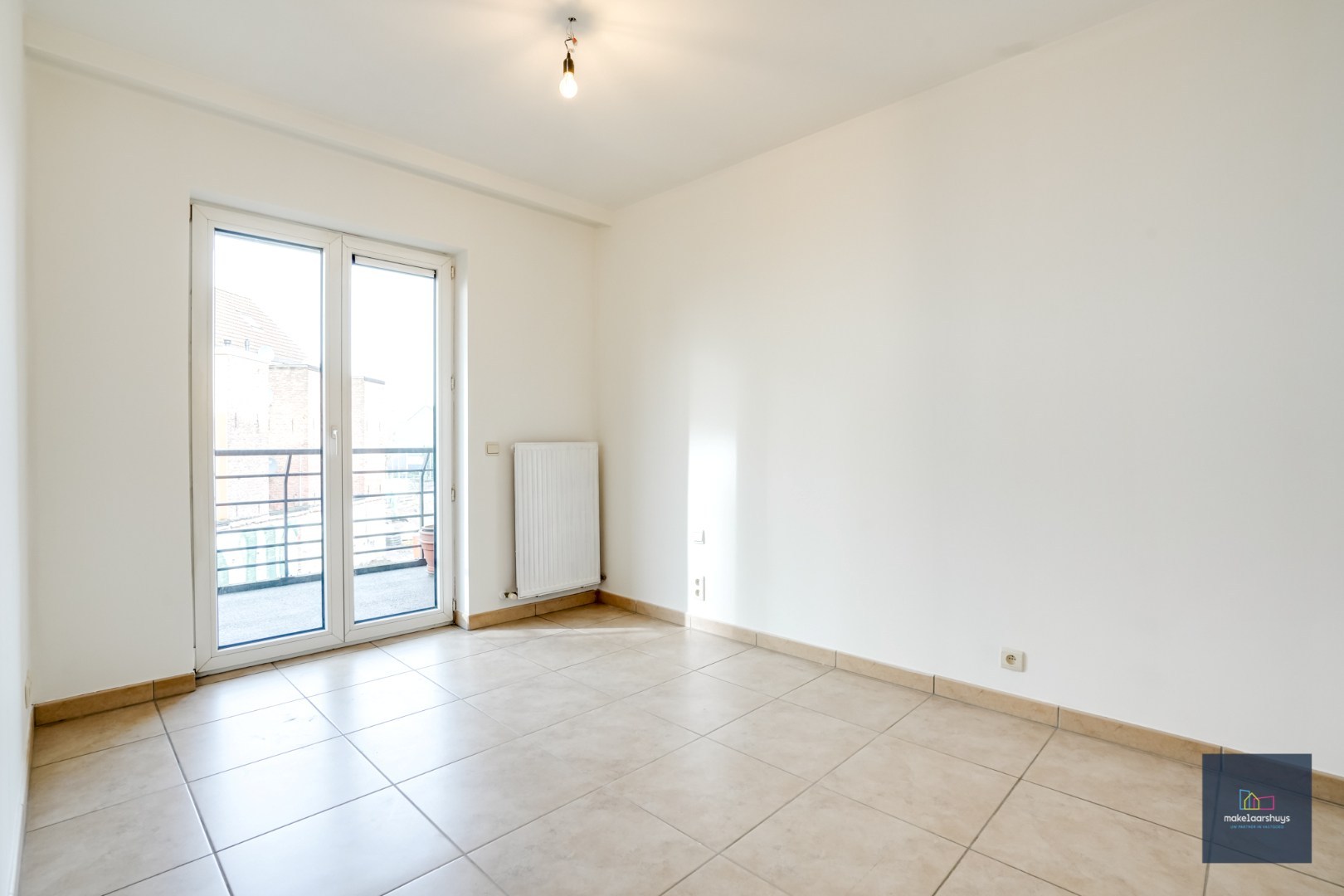 Goedgelegen 2slpk-appartement met terras en staanplaats 