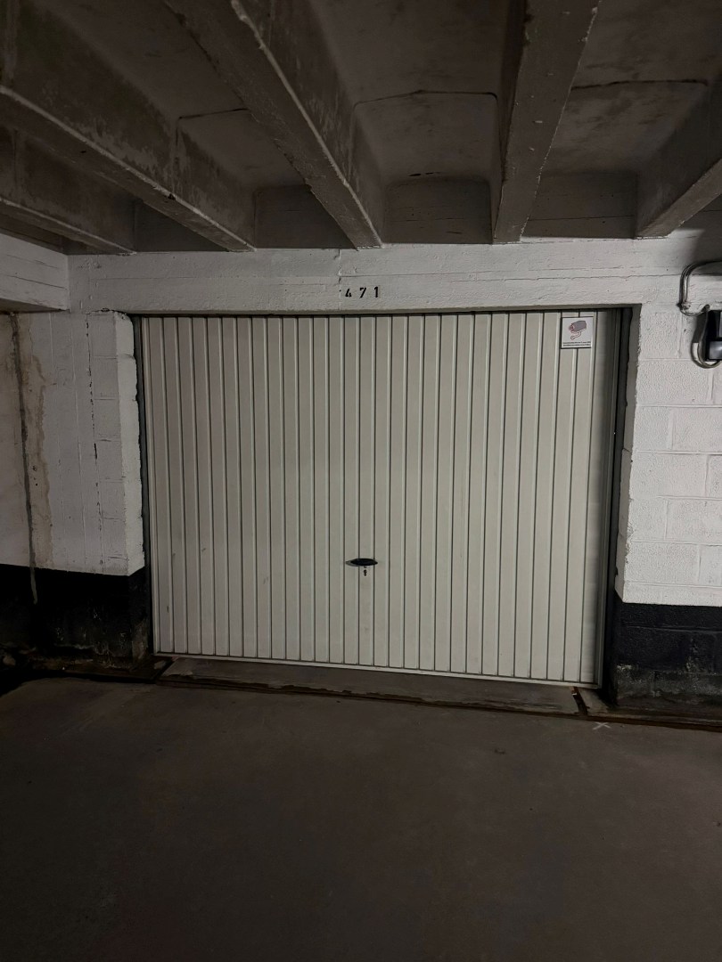 AFGESLOTEN GARAGEBOX - ROYAL PALACE 4 - 2 