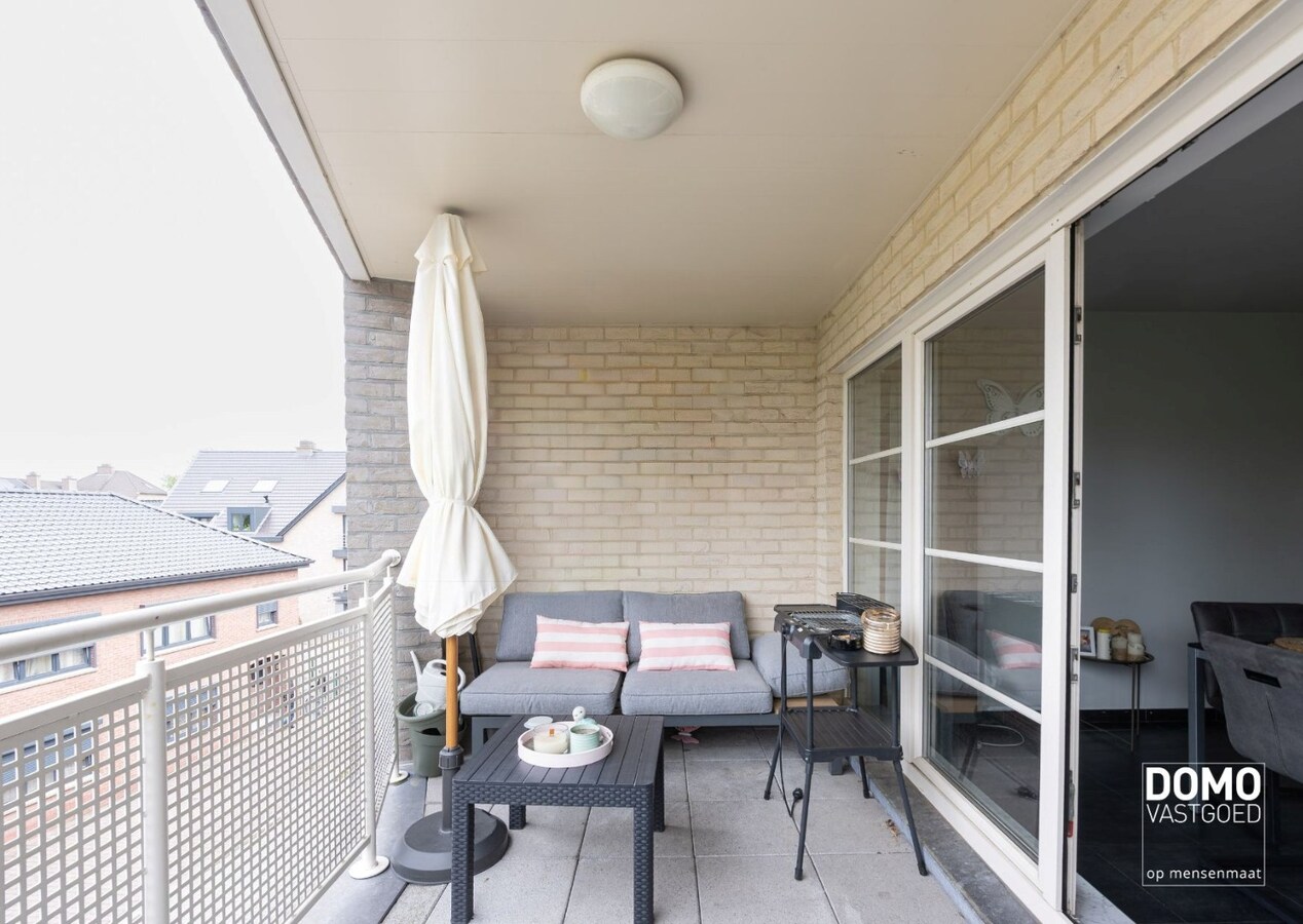 MODERN DUPLEXAPPARTEMENT MET TERRAS EN AUTOSTANDPLAATS IN LANAKEN 