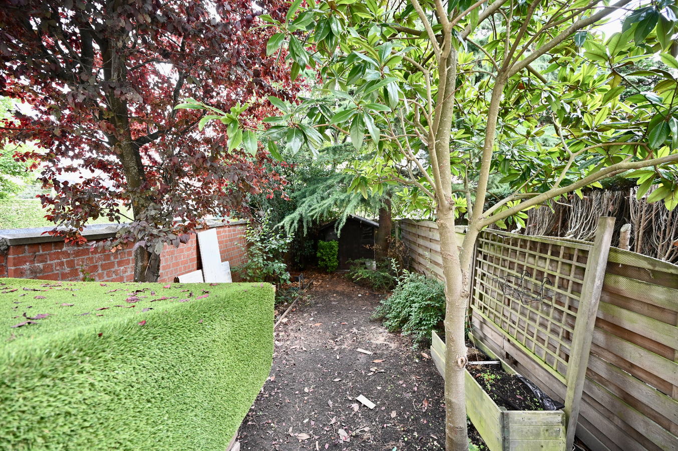 KNAPPE BEL-ETAGE WONING MET GARAGE EN ZUID-GERICHTE TUIN 