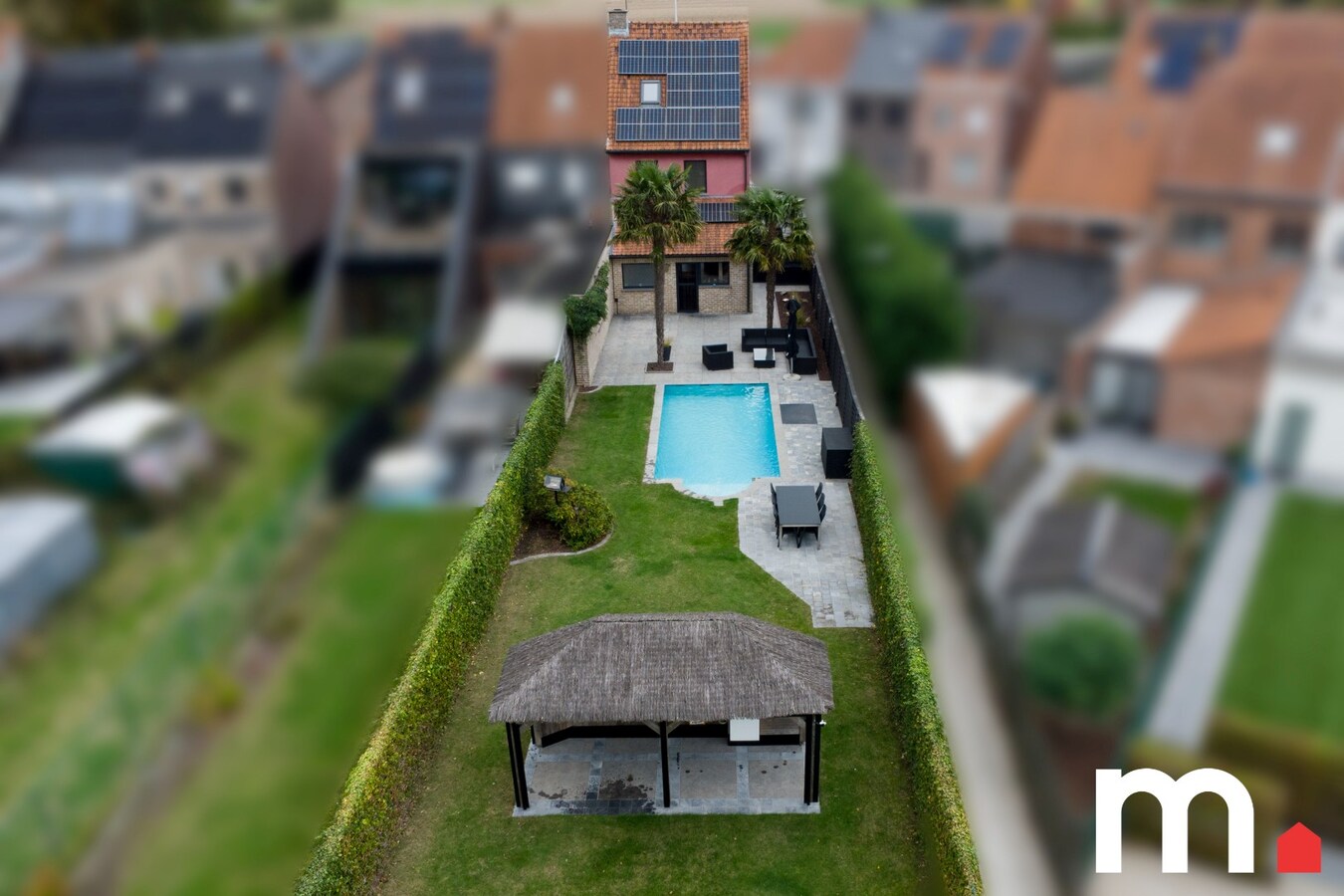 HOB met 4 slaapkamers en Zwembad en buitenbar op 963m² te Lendelede 