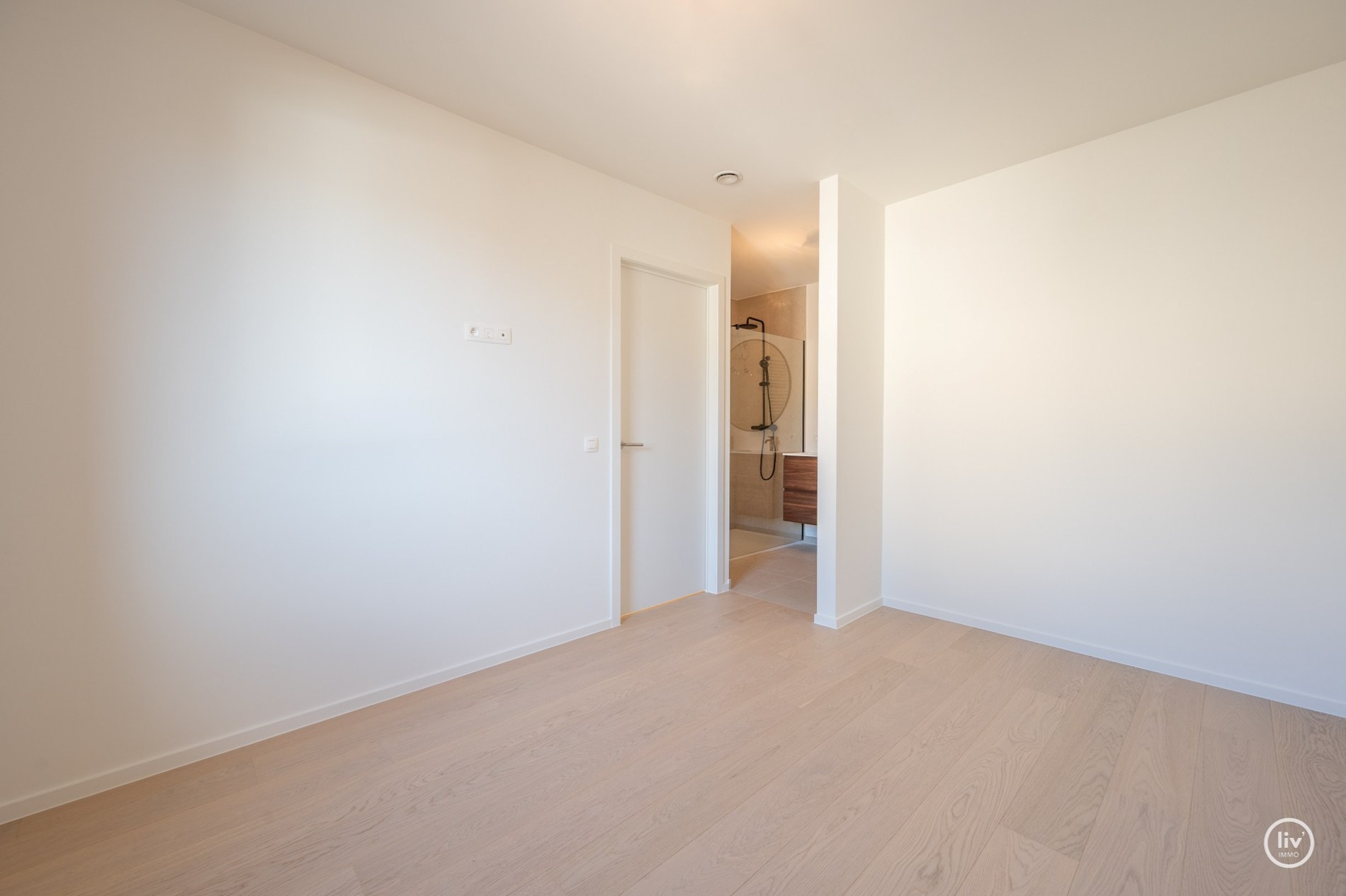 JOURNÉE PORTES OUVERTES Samedi 17/10 (10h-12h) à Knokkestraat 683 : Appartement neuf idéalement situé dans la résidence Maurice (avec possibilité d'achat d'un emplacement de parking intérieur). 