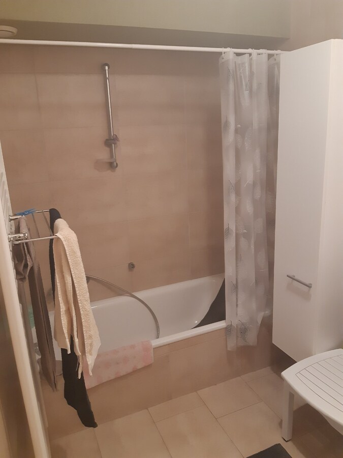 Eigentijds appartement met 2 autostaanplaatsen 
