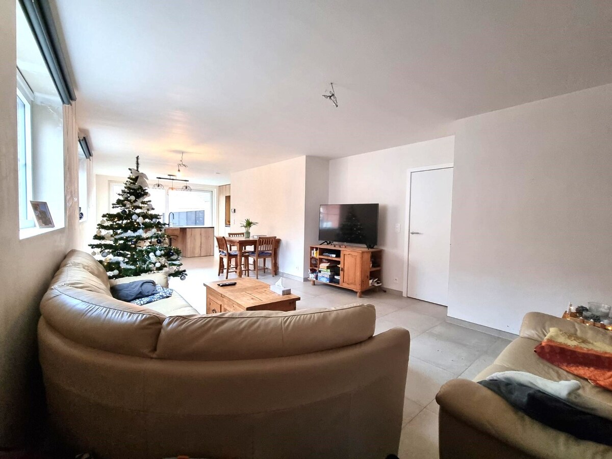 Halfopen nieuwbouwwoning (onder registratierechten!) met dubbele garage te Dudzele 