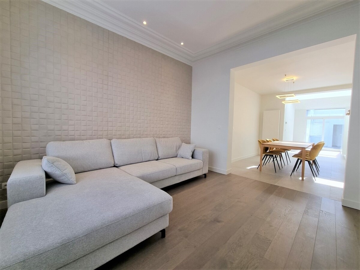 Volledig gerenoveerde woning met garage vlakbij het strand - Heist 