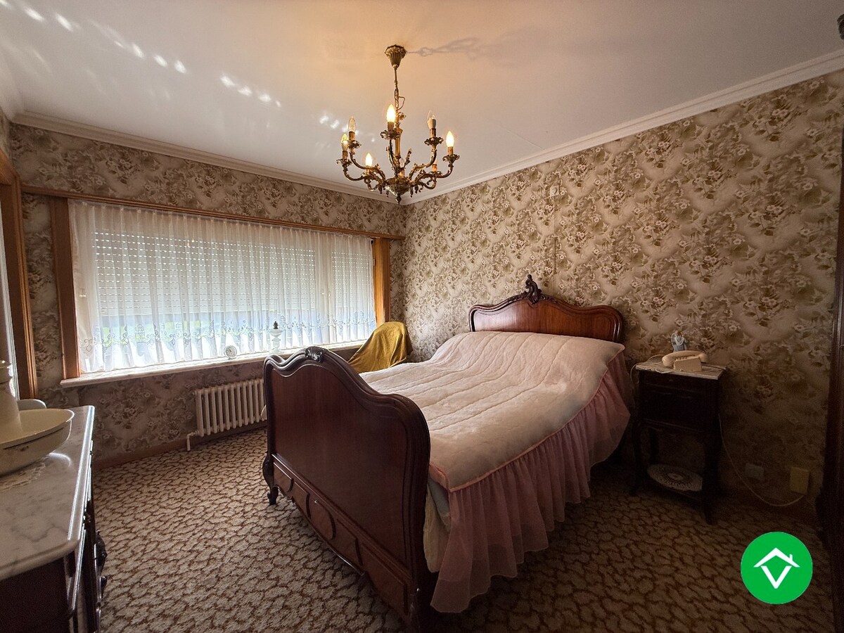 Karaktervolle halfopen bebouwing met 3 slaapkamers, tuin en garage te centrum Roeselare 