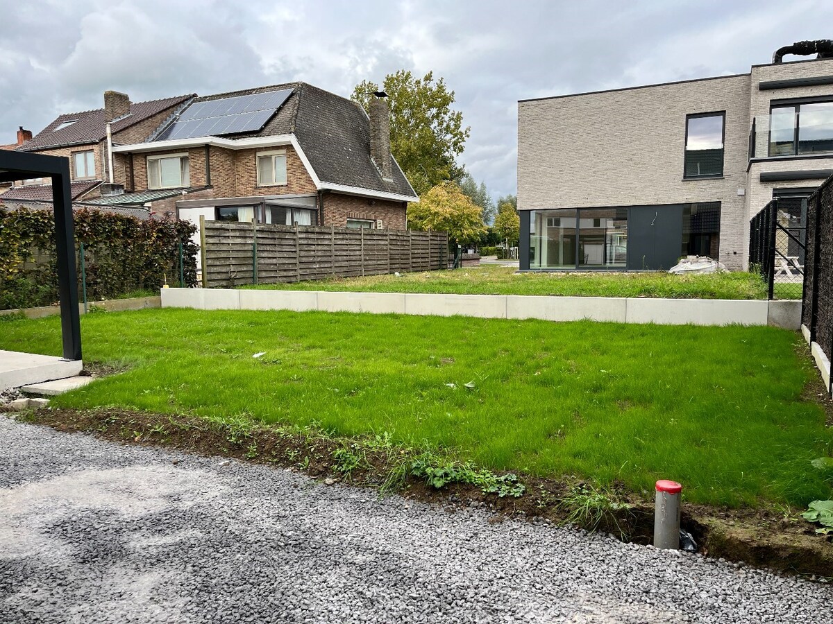 Instapklare nieuwbouwwoning met carport te Langemark 