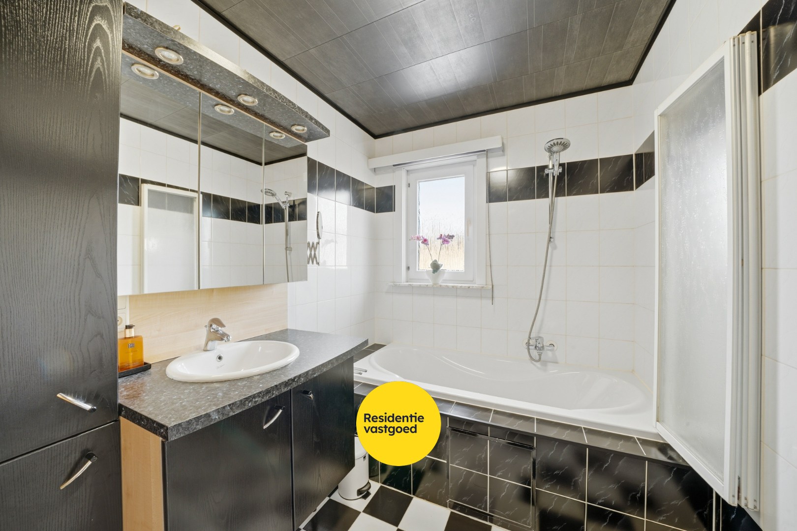 Instapklare bel-étagewoning met dubbele garage te Stene 