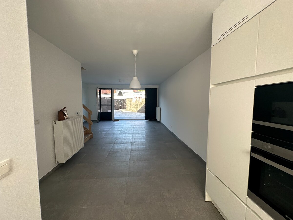 Nieuwbouwwoning met 4 slaapkamers op een boogscheut van het centrum 