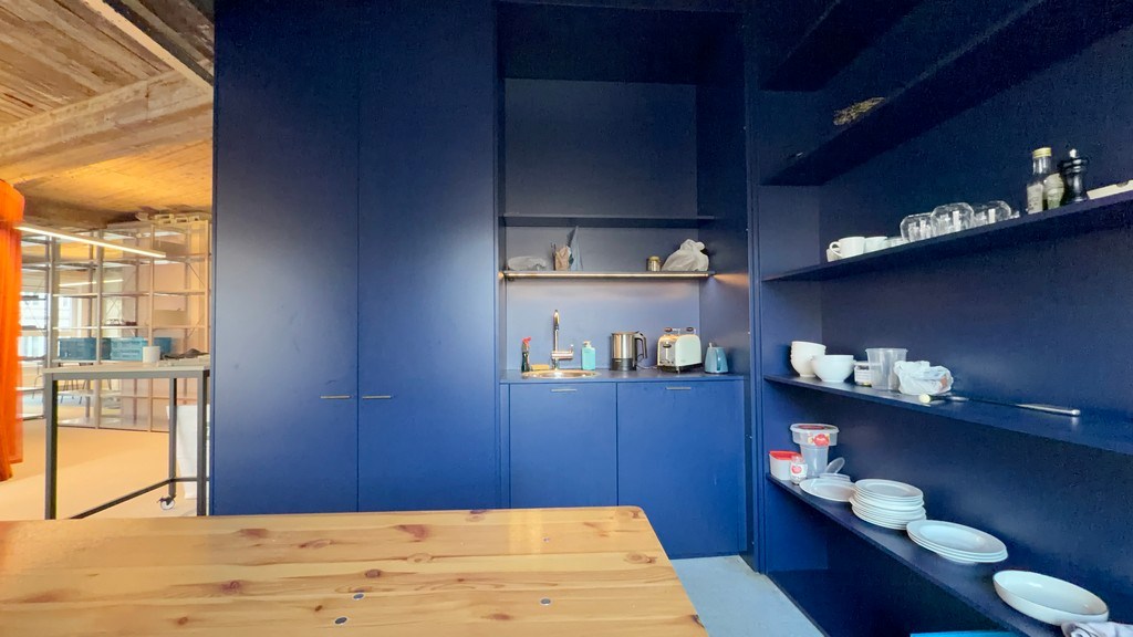 Ingedeelde kantoorruimte te huur in centrum Gent