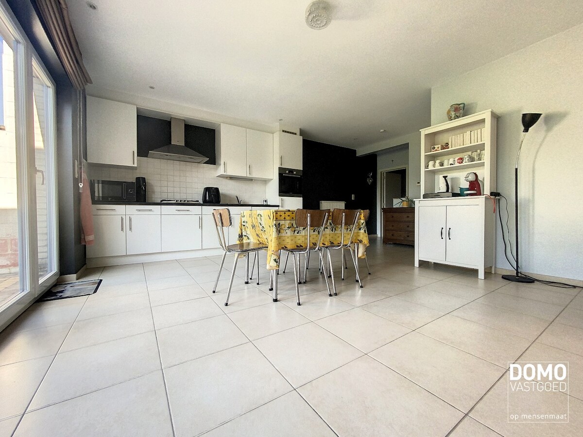 Ruime woning met tuin, garage en 3 slaapkamers vlakbij centrum Hasselt 