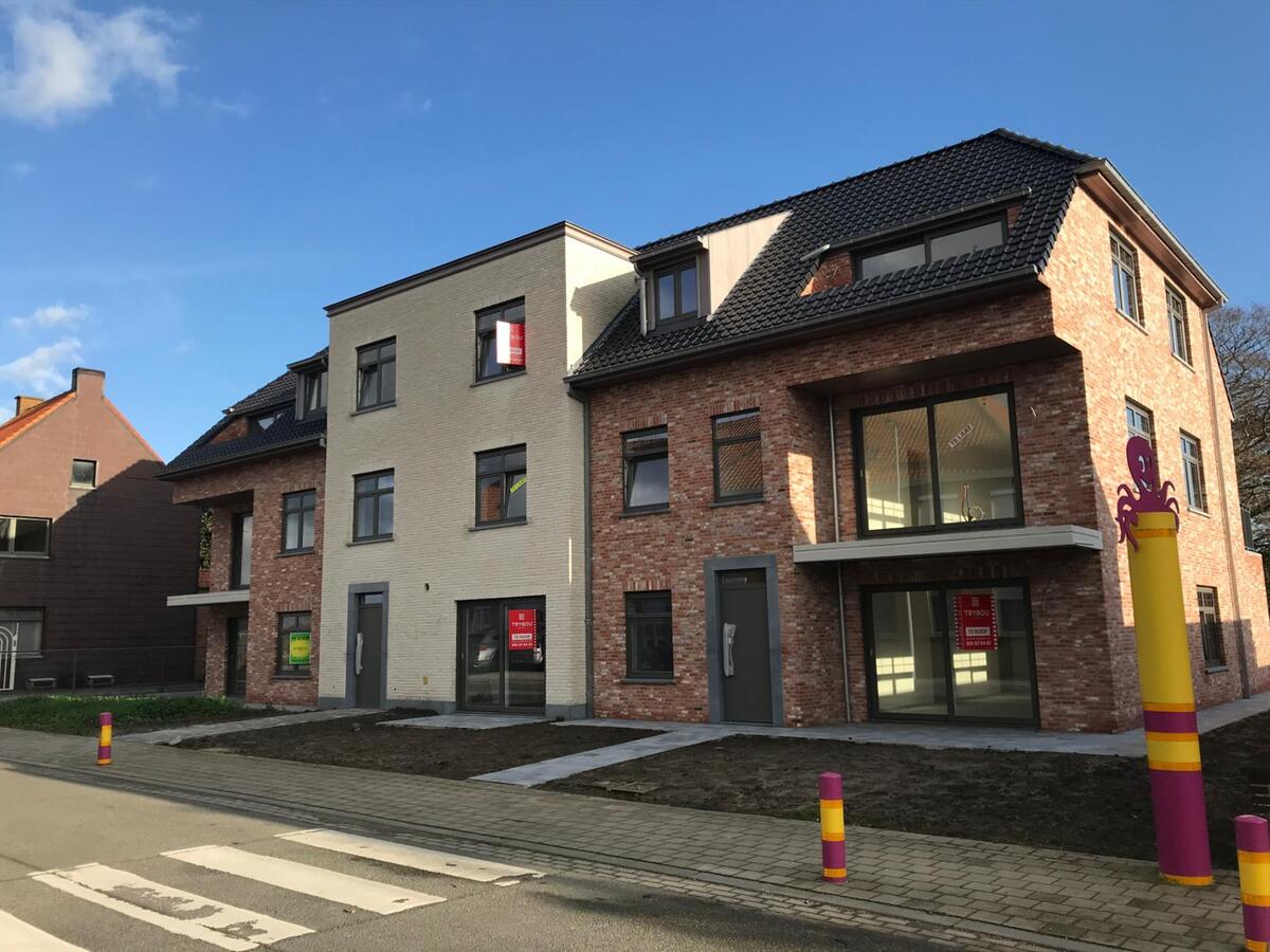 Duplex met 3 ruime slaapkamers en tuin op het gelijkvloers. 