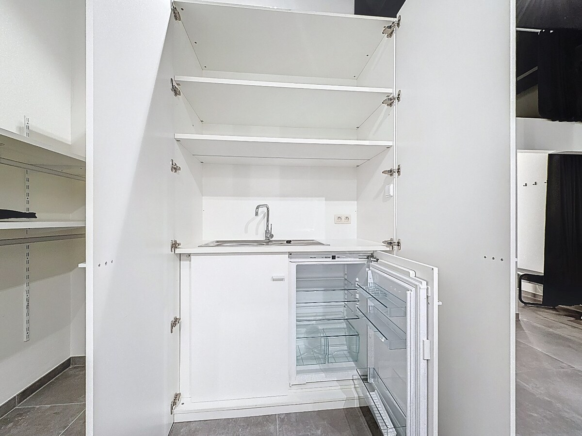 Nieuwbouw (2022) winkelruimte in Stationsstraat te centrum Zottegem 