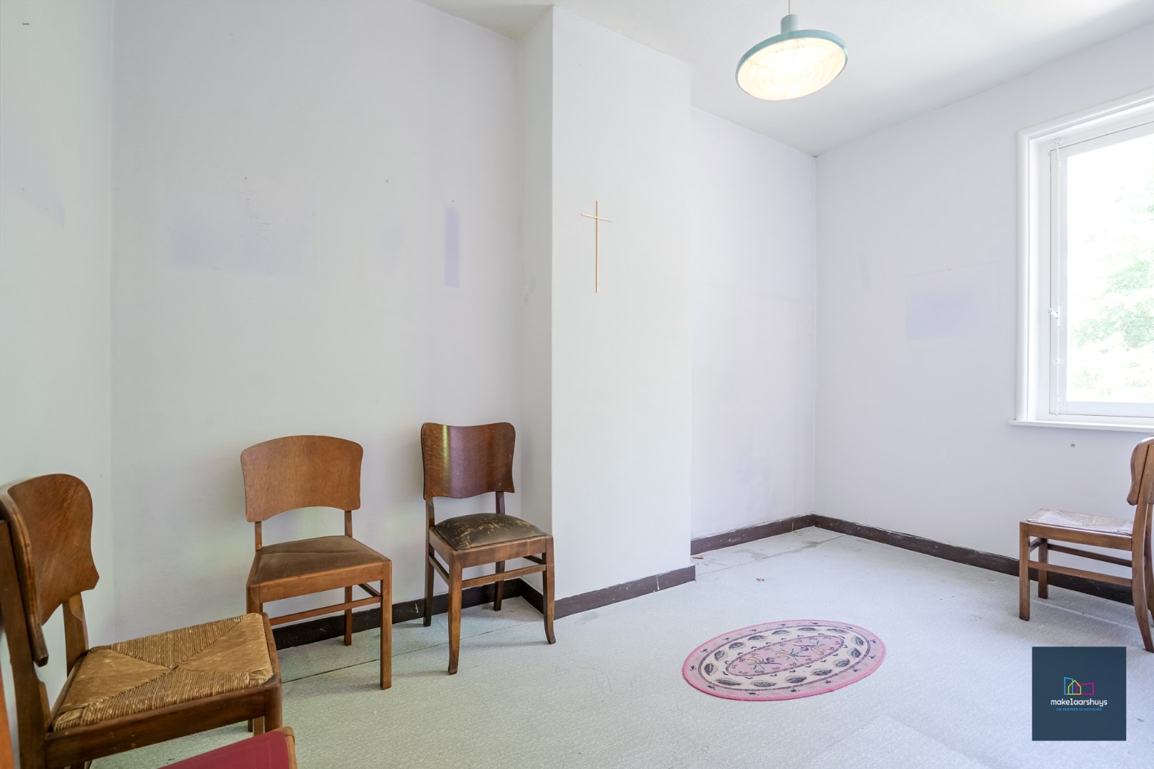 Centraal gelegen te renoveren woning in rij met tuin te Mariakerke 