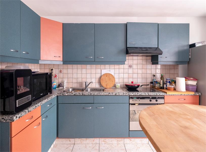 Praktisch gelegen rijwoning met inpandige garage 