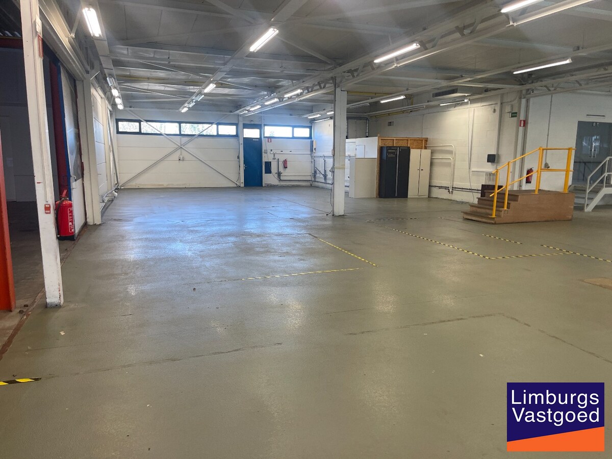 Industriële multifunctionele bedrijfsruimte van 1500m² in Hasselt met 2080 m² perceeloppervlakte en 50.00 parkeerplaatsen 