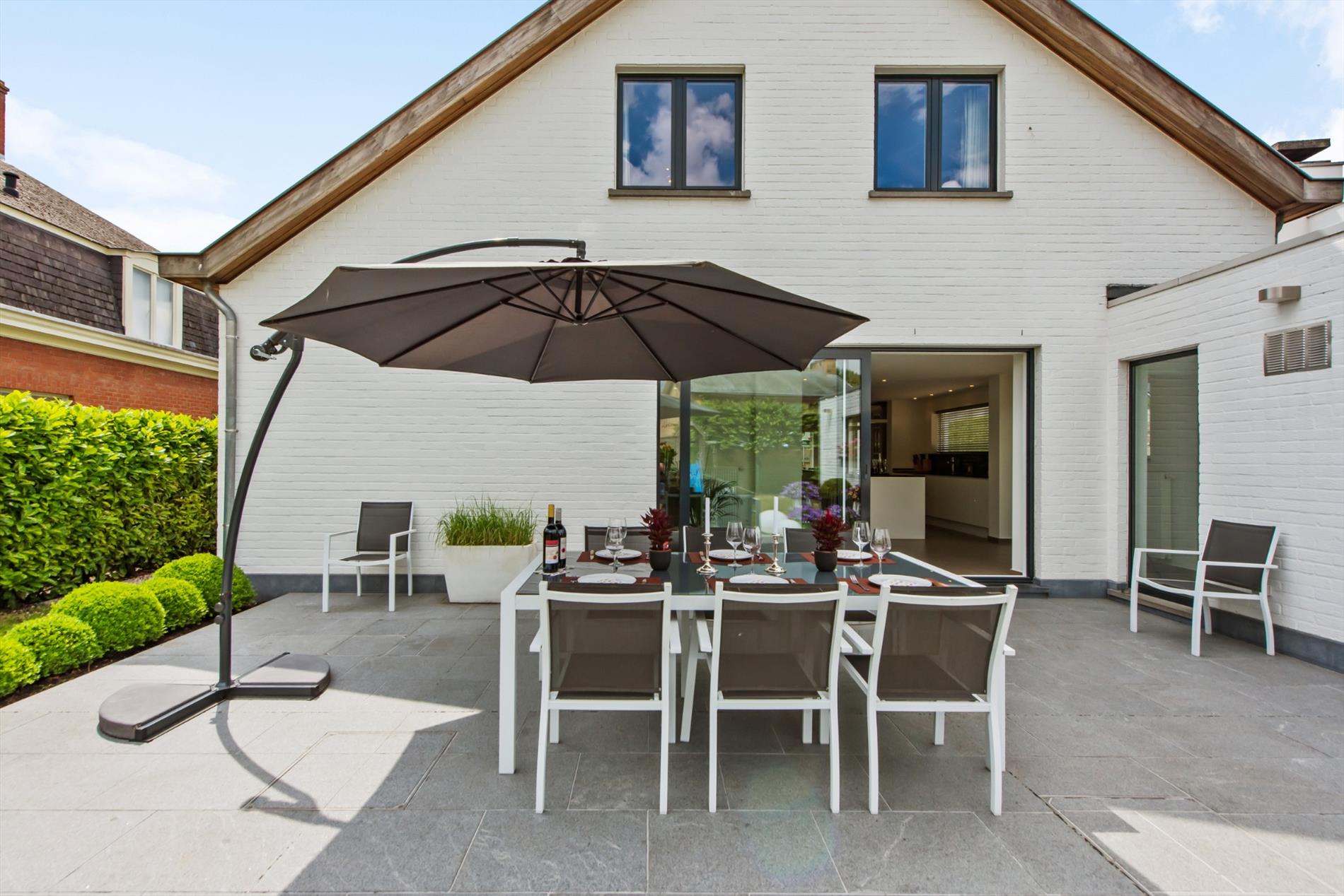 INSTAPKLARE VILLA OP ZEER CENTRALE LIGGING 