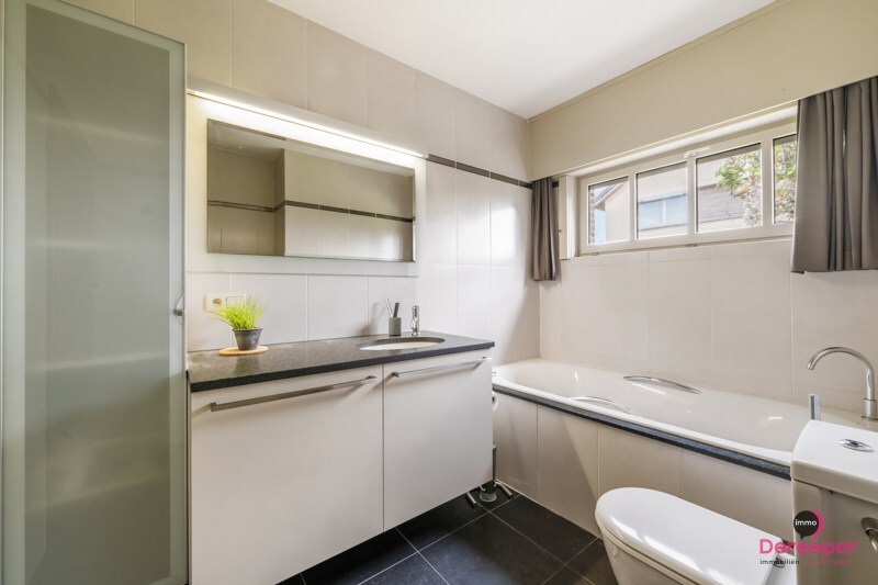 Charmante bungalow, gelegen op een ruim perceel van 626 m² 
