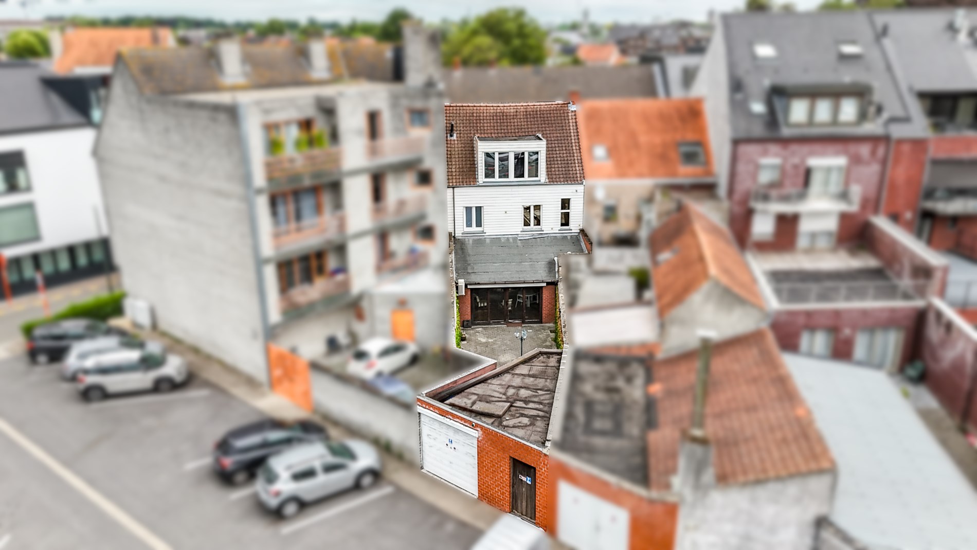 Ruime woning met handelsgedeelte op gunstige ligging in centrum! 