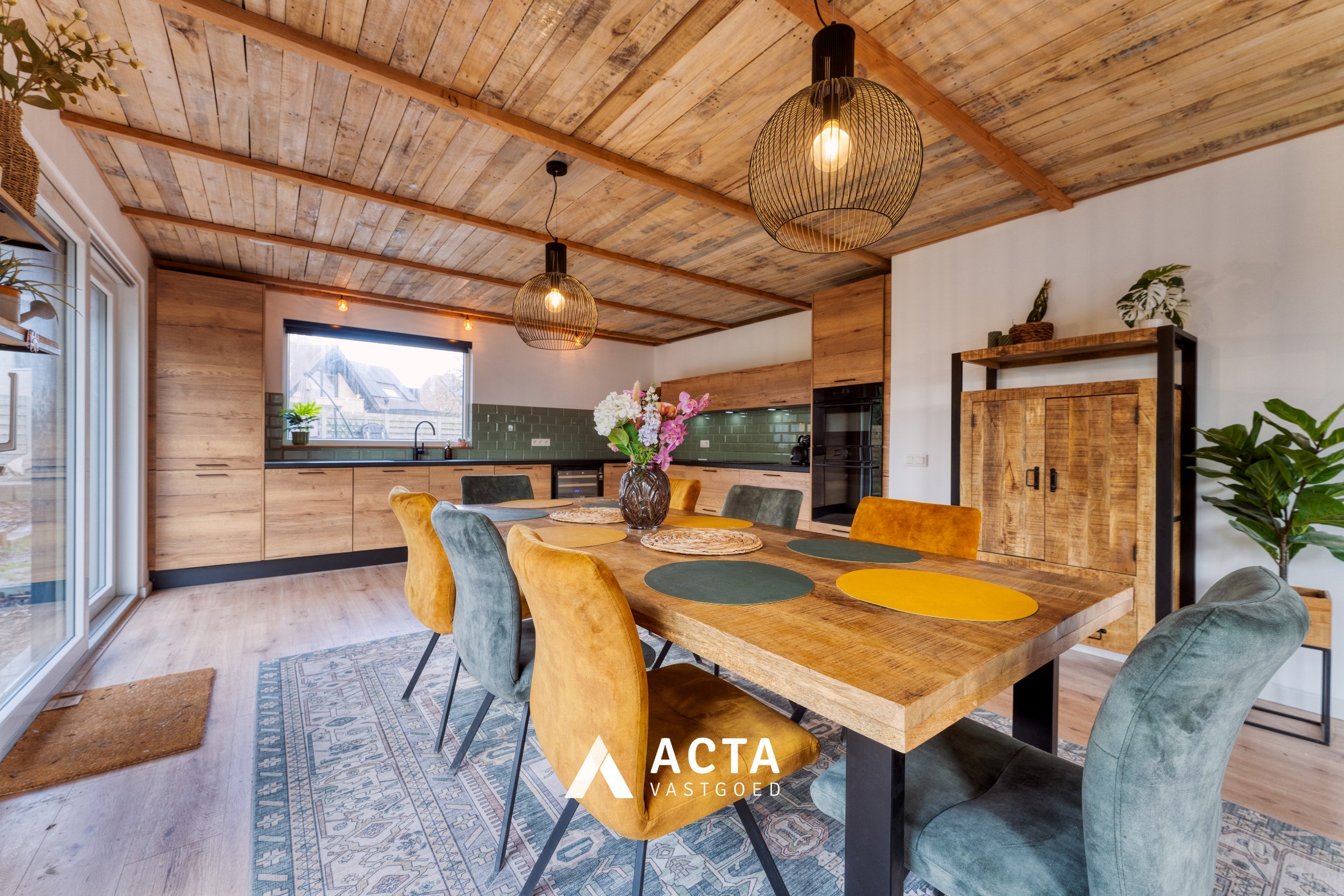 Gerenoveerde villa met vier slaapkamers in de Vicognewijk! 