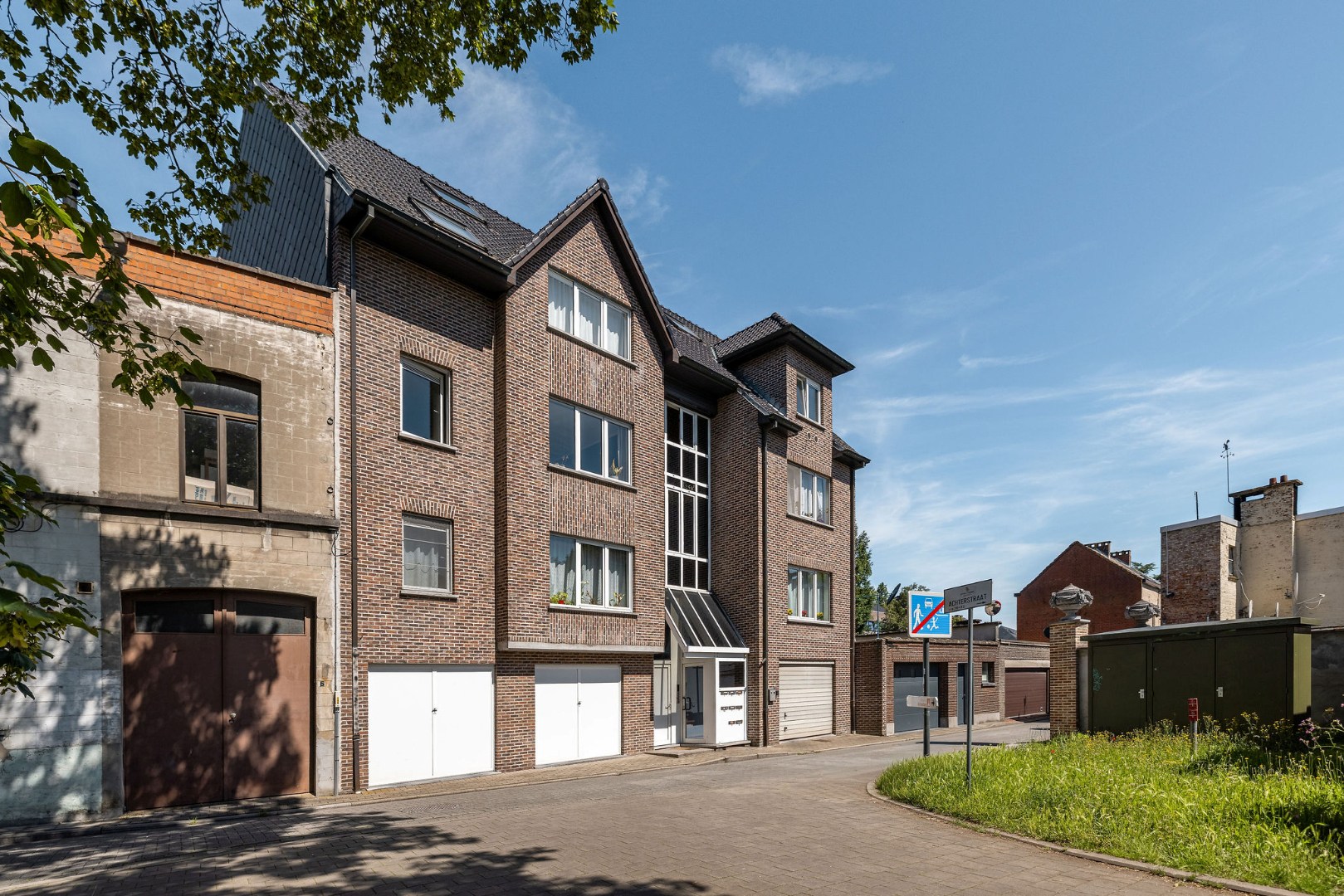 Lichtrijke studio met parkzicht te Sint-Amandsberg 