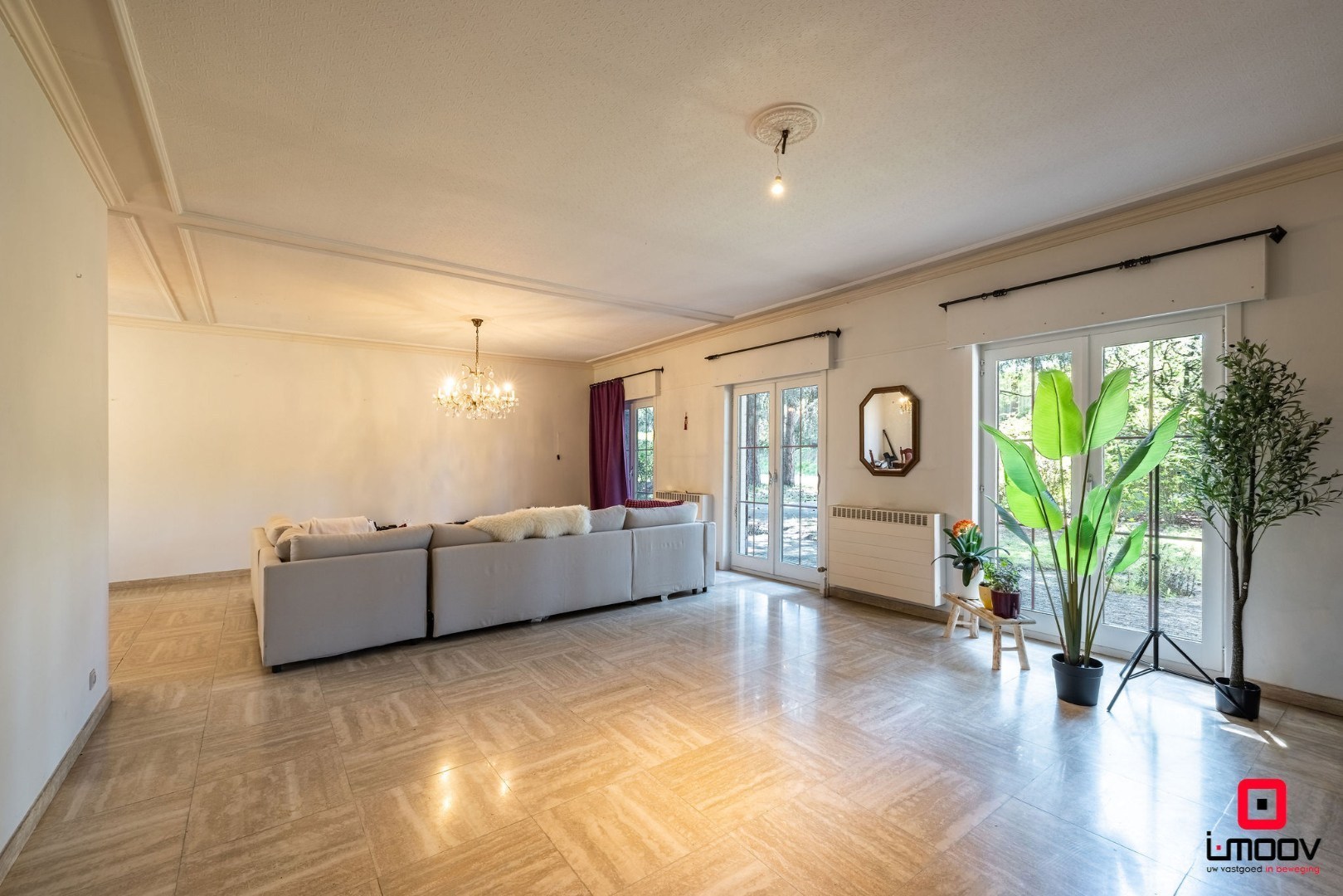 Karaktervolle villa met royale volumes op perceel van 1100m2 nabij de E40 