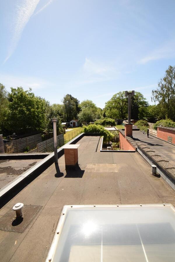 Prachtige rijwoning met 4 slaapkamers en tuin in centrum Roeselare 