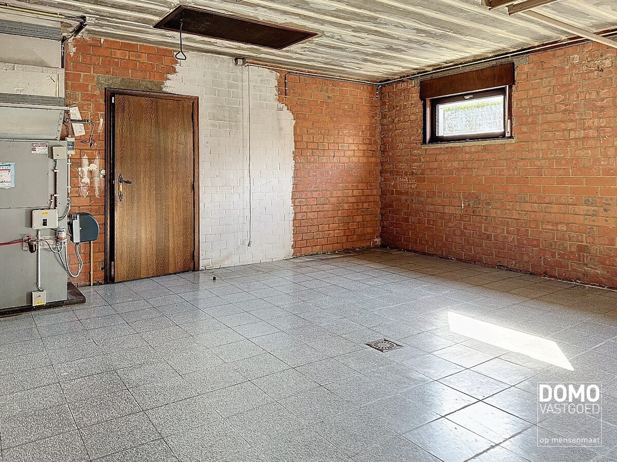 Ruime open bebouwing woning met afgesloten tuin te Kermt. 