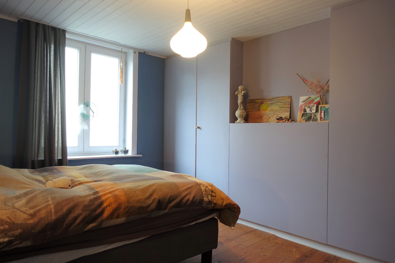 Polyvalent hoekpand met karaktervol appartement en terras 