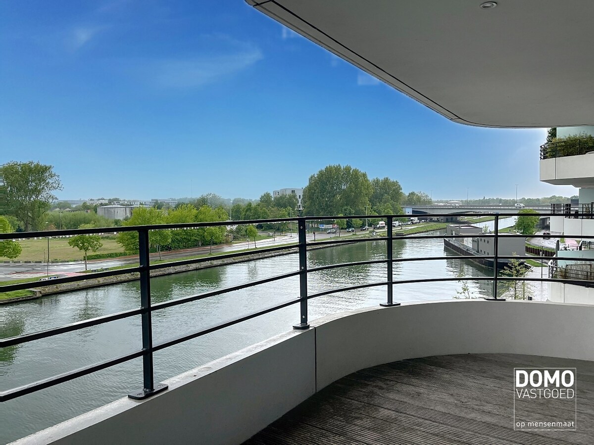 Hoogwaardig afgewerkt appartement gelegen aan de Blauwe Boulevard te Hasselt 