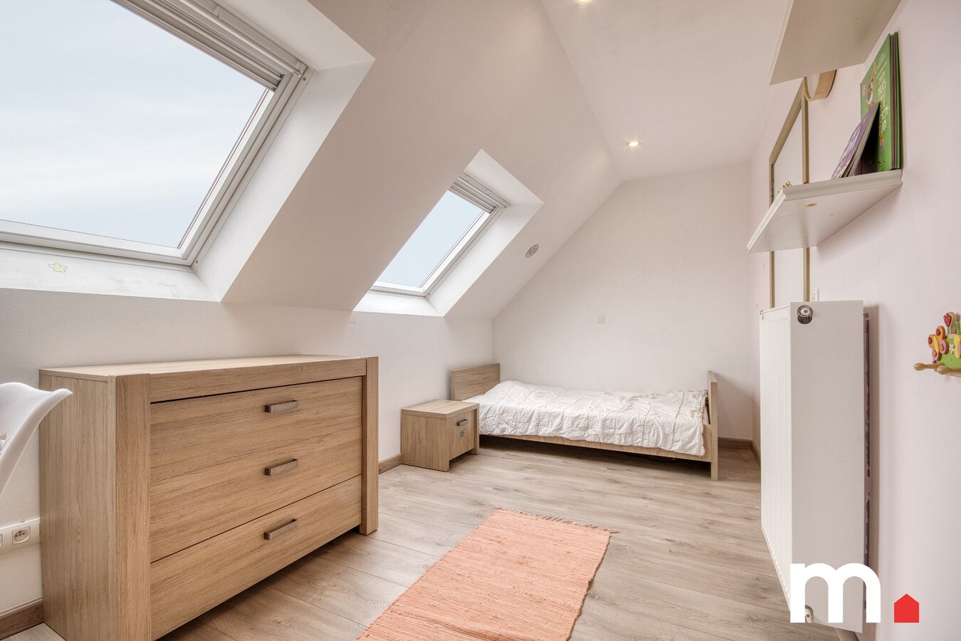 Recente woning (bouwjaar 2013) met grote tuin in doodlopende straat ! 