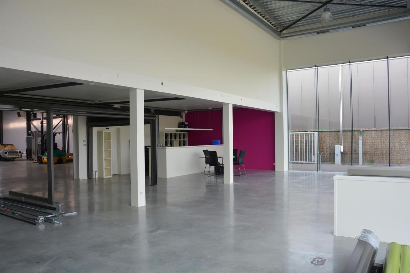 Bedrijfsgebouw met prachtige  woonst 