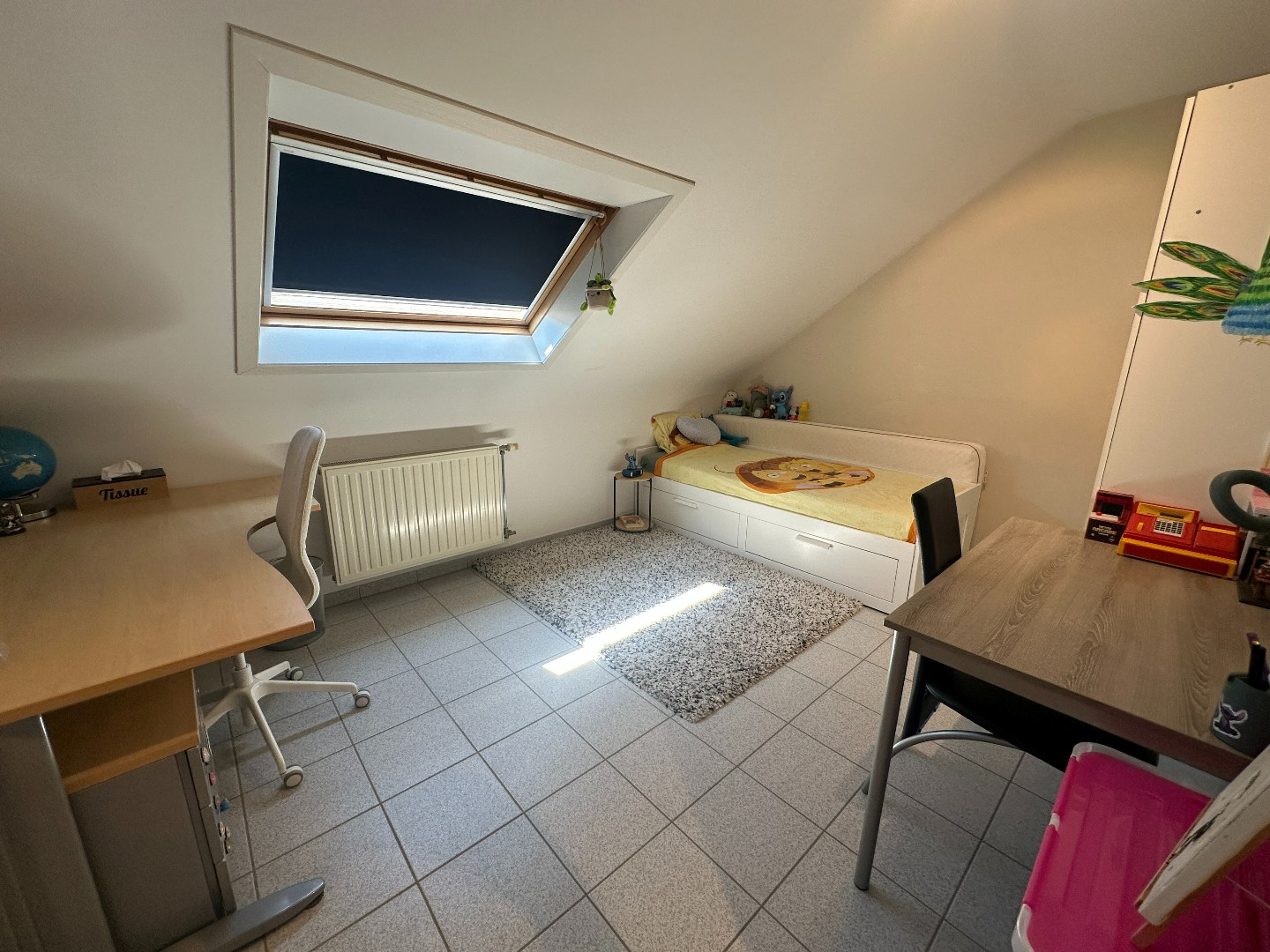 Ruim appartement met 3 slpk, terrasje en autostaanplaats, Eernegem. 
