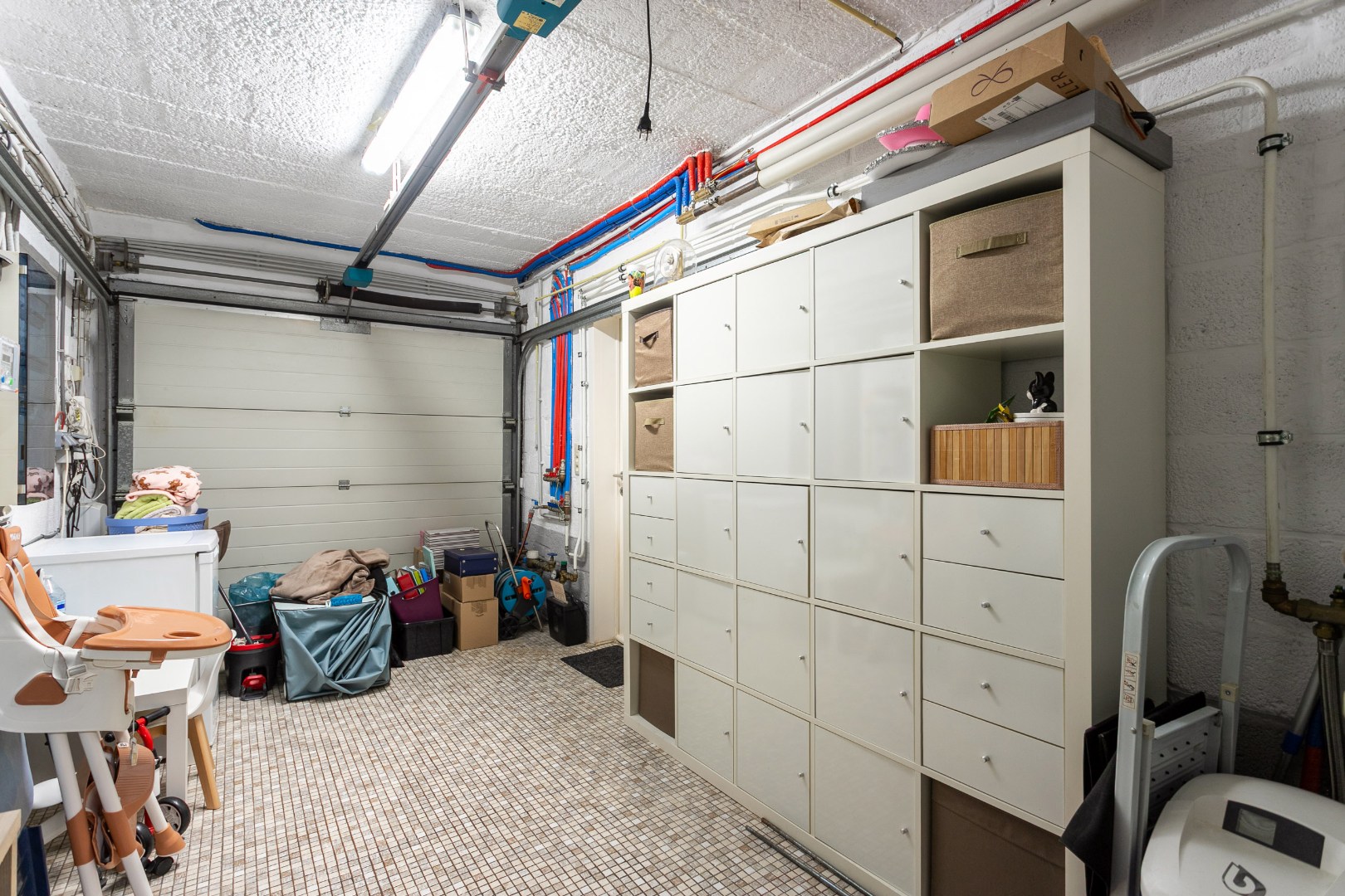 Gerenoveerde villa met 4 slaapkamers, garage en tuin in gegeerde woonwijk te Buizingen 