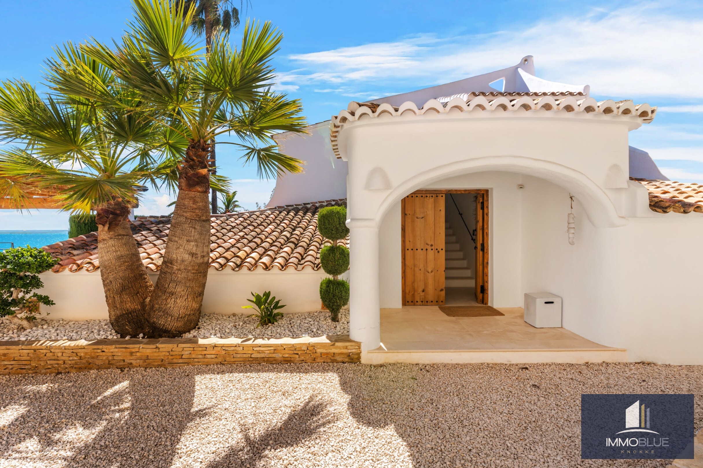 Villa méditerranéenne moderne avec vue mer spectaculaire 