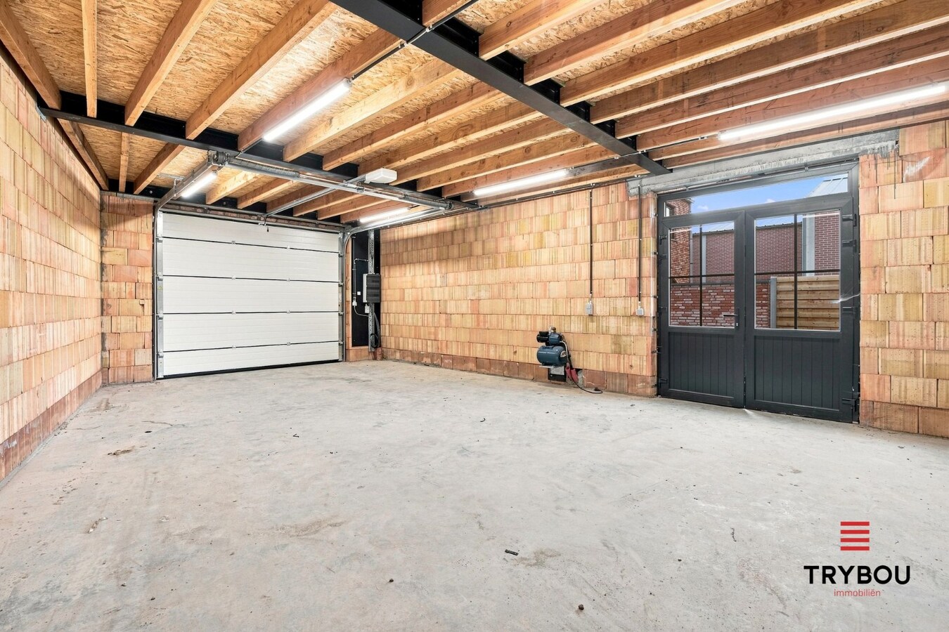 Ruime casco halfopen nieuwbouw met ruime garage in Merkem! 